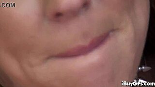 carolyn reese getting her ass fingered on webcam?