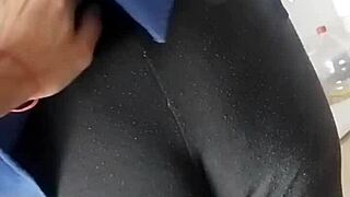 Mi jefe me pide que le chupe la polla y en mi trabajo, sexy canadian black colombian