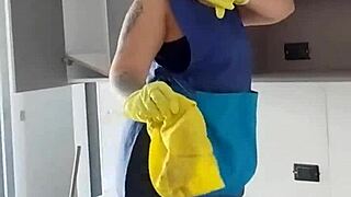 Mi jefe me pide que le chupe la polla y en mi trabajo, sexy canadian black colombian