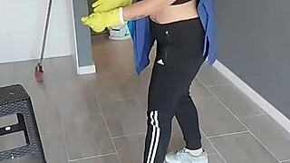 Mi jefe me pide que le chupe la polla y en mi trabajo, sexy canadian black colombian