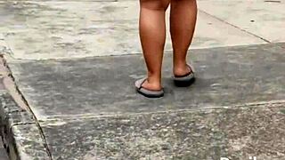 Sal� A Conocer Mi Nuevo Vecindario Y Me Encontr� Esta Gordita Qu� Andaba Bien Cachonda Me La Lleve A Mi Casa Y Le Di Una Gran Follada