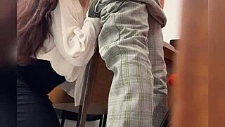 Maestra Mexicana Madura en Sexo Publico con Alumno!