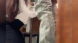 Maestra Mexicana Madura en Sexo Publico con Alumno!