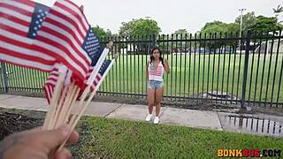 Hey, this colombian babe loves america and that bumpy bus ride 😏