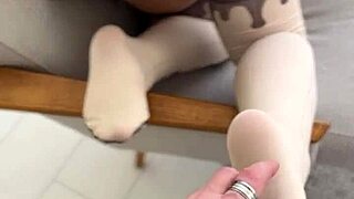 I'm playing with my bare feet in college