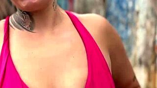 Puta Safada Offers Pix Or Mysterious Blowjob On Street