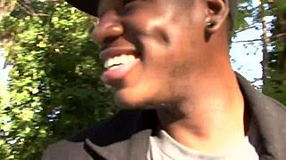 Bridgette Lee骑黑鸡巴深喉和射精 😍