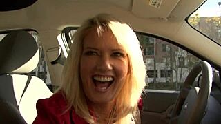 Bridgette Lee骑黑鸡巴深喉和射精 😍