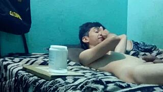 Masaje De Medi Placer Para Un Chico Flaquito