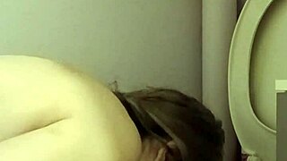 esclave f humiliated in toilet with toys