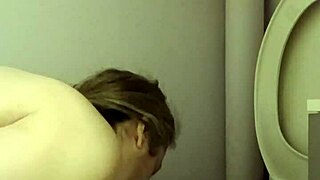 esclave f humiliated in toilet with toys