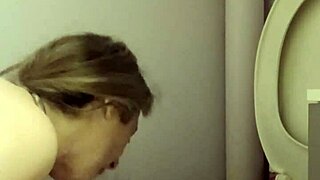 esclave f humiliated in toilet with toys