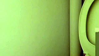 esclave f humiliated in toilet with toys