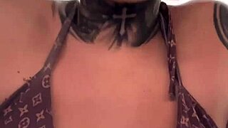 Academia Treinando E Toda Molhadinha Pelas Pernas Escorreu Muito