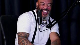 Safada Dances Sensually After Talking About Her Fetishes On The Trail With Sweet Karolzinha