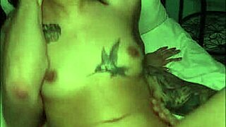 Amateur Teen Experiences Shaking Orgasm in Quickie