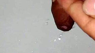 Watch this gay guy piss solo.