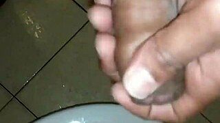 Watch this gay guy piss solo.