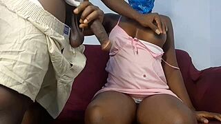 enmascarada muestra sus tetas y gran culo natural