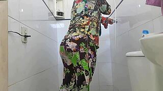 Desi village girl bathes hotly awaiting master