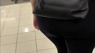 flashing ass in store got me so horny, had to masturbate 😏