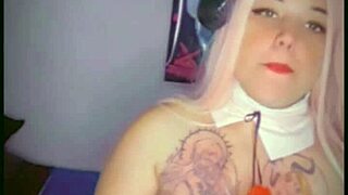 Tu mucama bien puta quiere pija