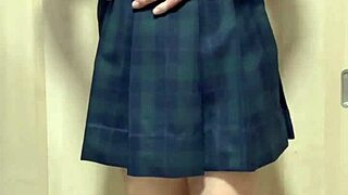 男子にザーメンや小便かけられた臭うスクール水着を着させられる スク水にピカピカ光るアナルプラグ挿入