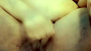 i'm onthatile, naked and squirting all over the place, so hot!