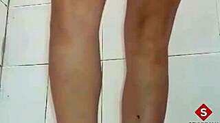 Chica Comiendo de Su Coño