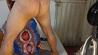 Deja la boca de mi madrastra llena de leche?