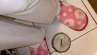 Friend's Mom Catches Masturbation With Dirty Talk And Facial