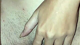 ภรรยาวัยรุ่น18+ ชักติ่งน้ำเยิ้ม เย็ดหีขนดกด้วยดิลโด้น้ำแตกแรง