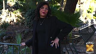 Gwen Jeune Brunette Avide D'anal