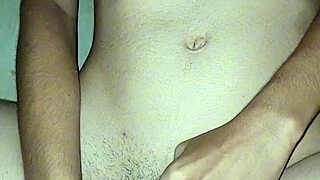 ภรรยาวัยรุ่น18+ ชักติ่งน้ำเยิ้ม เย็ดหีขนดกด้วยดิลโด้น้ำแตกแรง