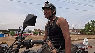 le dan harto huevo duro y parejo por el ano a estudiante conera peruana