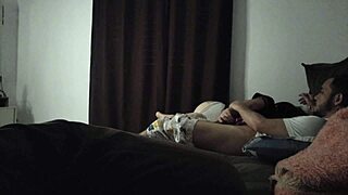 Tia Passo Planejou Para Que Pudesse Dividir O Sofá Com Sobrinho Passo