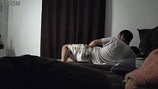 Tia Passo Planejou Para Que Pudesse Dividir O Sofá Com Sobrinho Passo