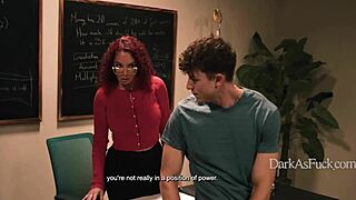 Arrombada Por Um Dildo Enorme