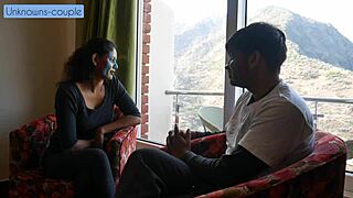 Lonely Rachna Starts Liking Company of Room Service Guy Ravi