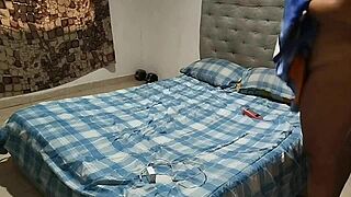 chica gordita se masturba en el baño con un chorro con final feliz. colombian latina moans during rough sex and licking.