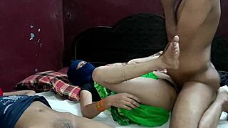 Padsi Sauteeli Ma Aur Us Ki Ladki Ko Ek Saath Chudai Kiya