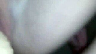 yo estaba cojiendo a mi esposa en la casa con mucha intensidad