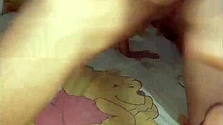 yo de puta con mi vecino le meto la lengua en el culo