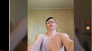 tia l�cia coroa mamilos grande dan�a na c�mera