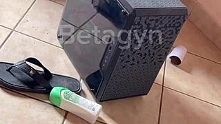 chamei o vizinho pra casa e ele me fodeu enquanto meu marido tinha saido