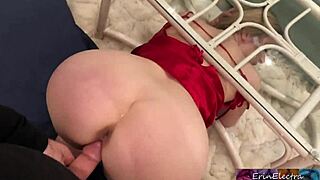 Stepmom Erin Electra Stuck Cleaning Gets Fucked in Living Room