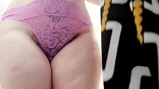 Italian stepmom shows hairy pussy in store 😍