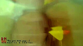 Watch this college babe masturbate in the bath!