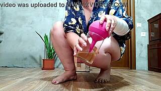 Fat MILF prepares gorgeous ass for anal.