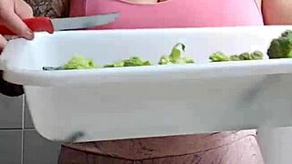 calling neighbor over in tight shorts that split my big pussy